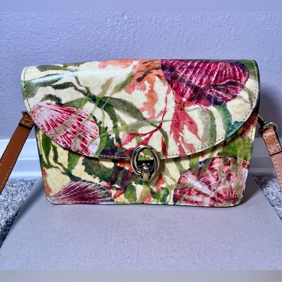 Patricia Nash Bella Crossbody Seashells by the Seashore - Picture 1 of 7
